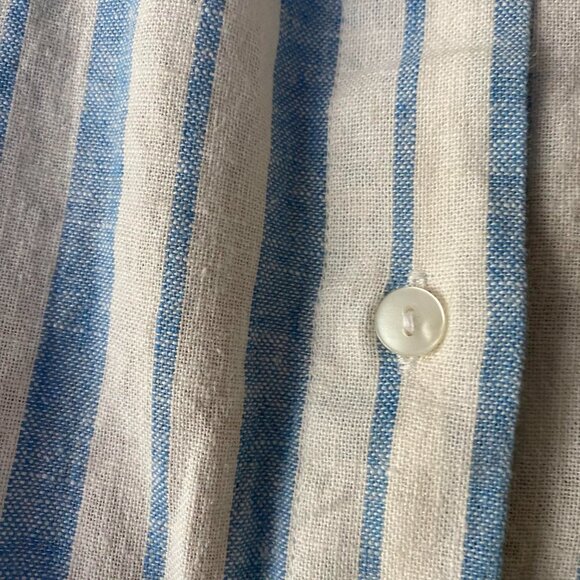 NWT Abercrombie Blue and White Striped Linen and Cotton Blend Button Down Size M - Picture 8 of 8
